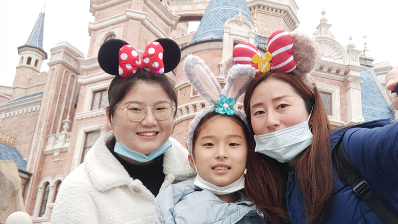 Happy Women’s Day | 歡度三八節(jié)，我們相約上海迪士尼樂(lè)園